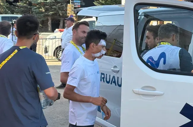 Кривавий фініш на Альп-д'Юєз: Жахлива аварія Ейнера Рубіо та хаос із машинами супроводу
