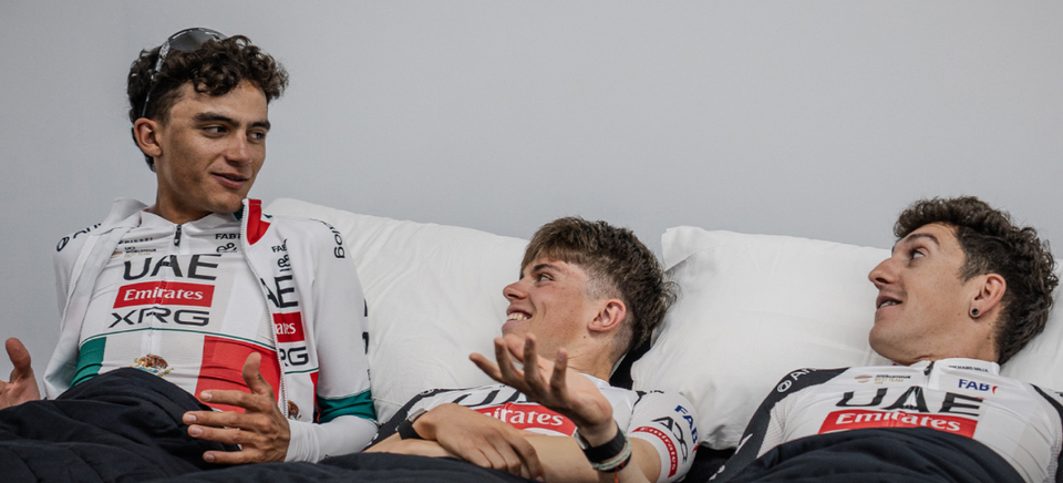 Гонка озброєнь у спальні: як Погачар та UAE Team Emirates рятуються від спеки за допомогою «розумних матраців»