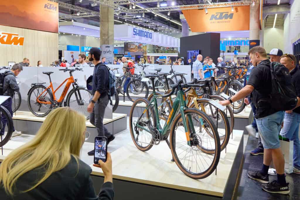 Закулісна битва велобрендів: від анонімних китайських гігантів до банкрутства після вечірки з реперами